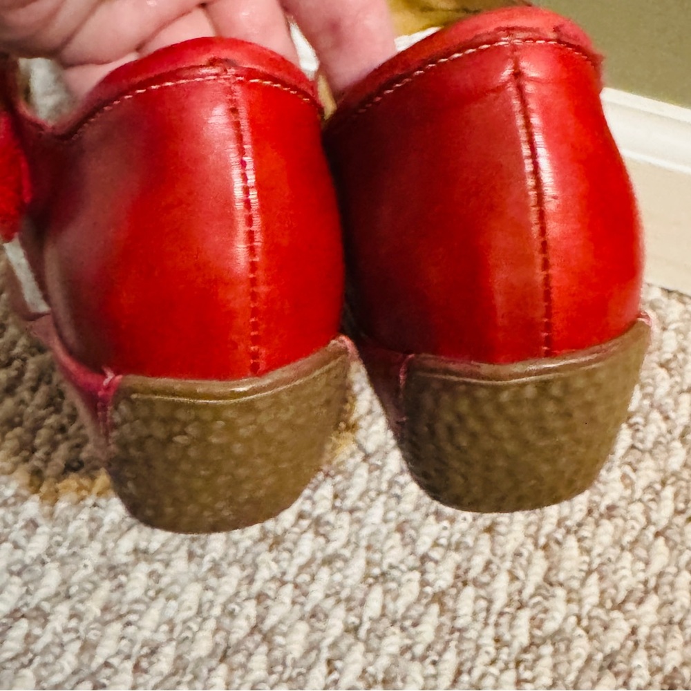 Bright Red L’Artiste Leather Sassy Comfortable Mary Jane Style Shoes! - Picture 14 of 16